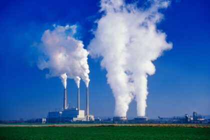 Coal-fired Mill Creek Power Station, on the Ohio River in Jefferson County, Kentucky.